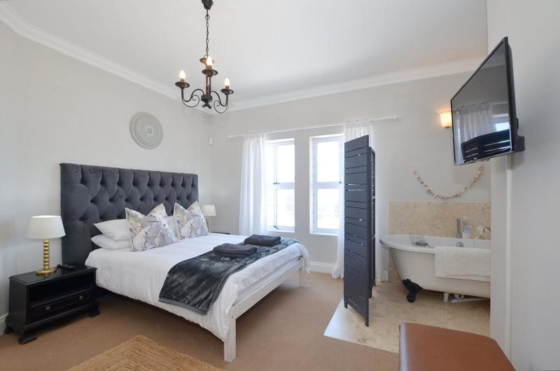 4 Bedroom Property for Sale in Pearl Bay Western Cape